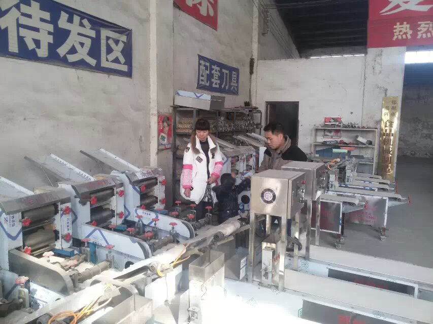 ��ӿ͑�������ǰ������һƷ�r�Z��C