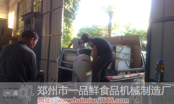 和面機(jī)正在裝車