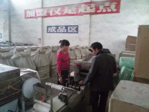 推薦客戶使用批發(fā)用燴面機3型雙輥雙刀