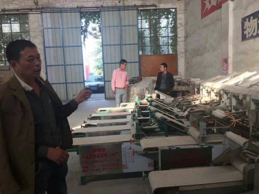 客戶詳細(xì)的咨詢燴面機各項細(xì)節(jié)