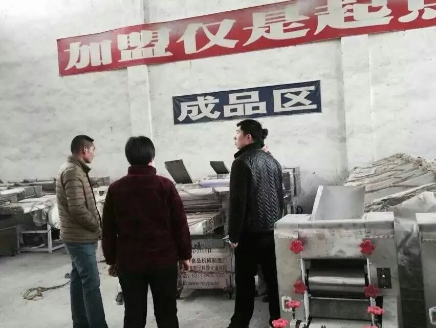 陜西榆林客戶張老板使用一品鮮多功能扯面機(jī)代替工人師傅