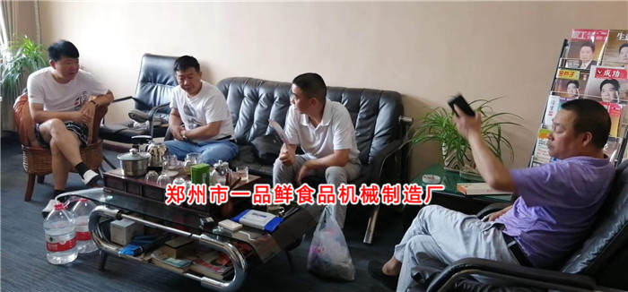 四川客戶定購揪面片拉條一體機生產線