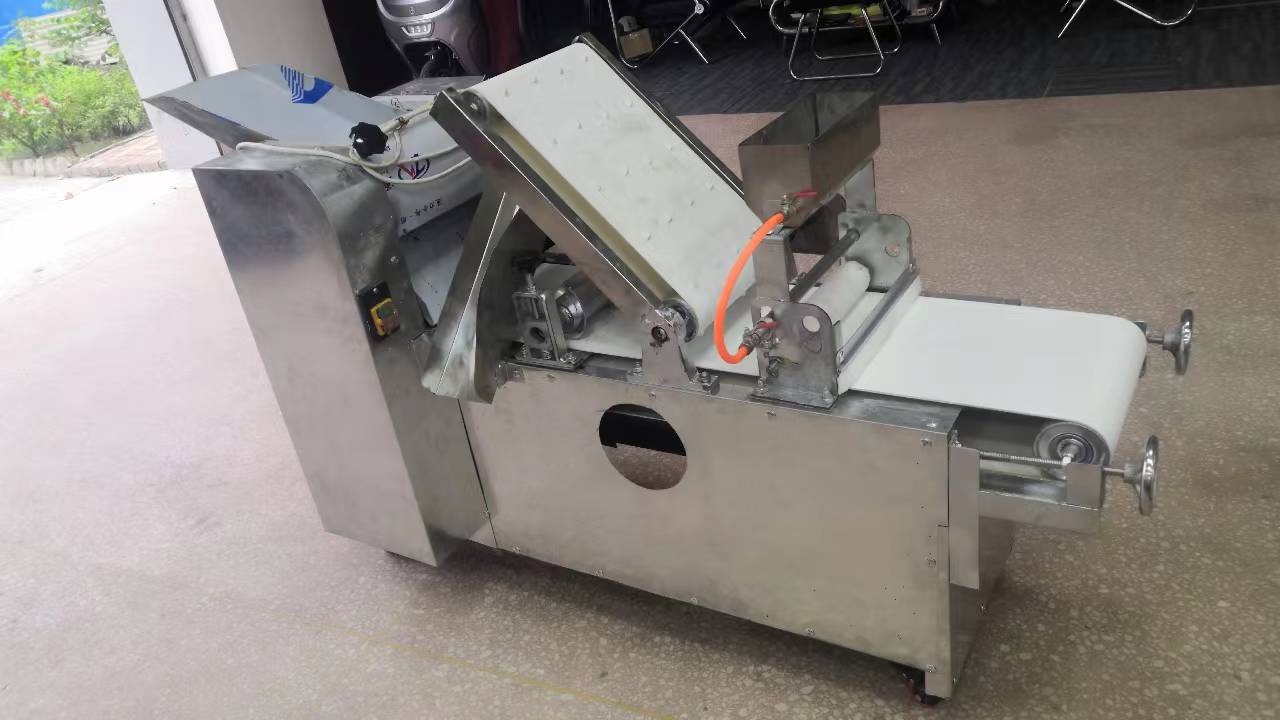 1.8米長(zhǎng)的燴面機(jī)